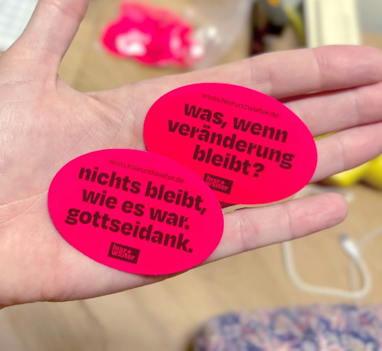 h+w-Sticker-oval.jpg