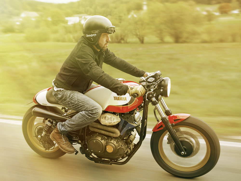 2015_YAM_EU_XV950BOLTAGEBENDERS_EU_CUSTOM_ACT_006_preview.jpg