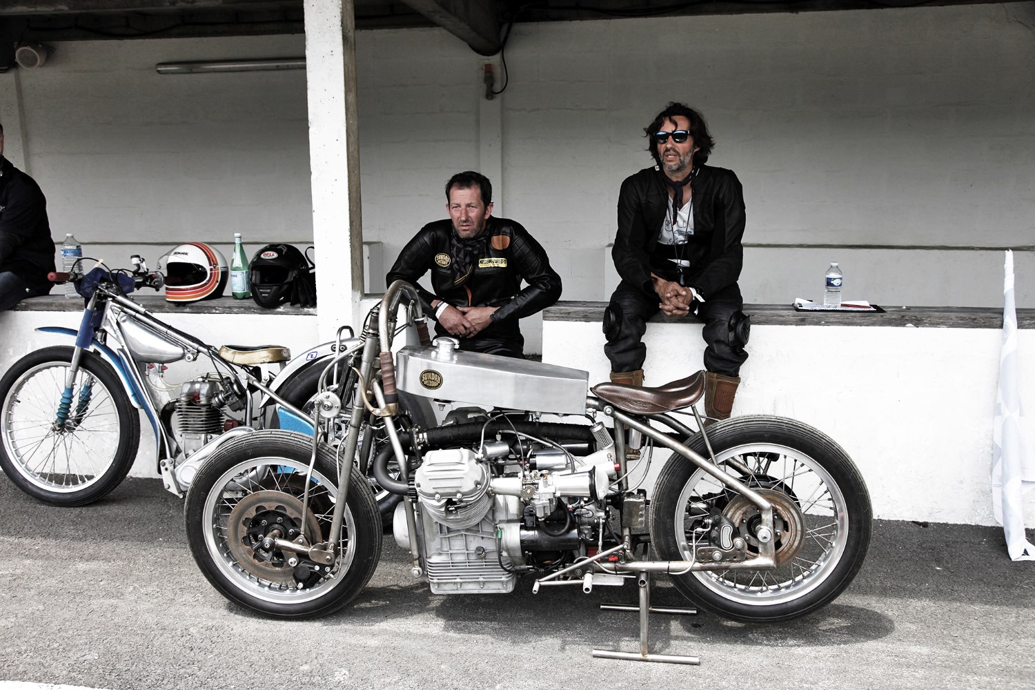 The forks and bars for this Guzzi Le Mans special were inspired by Harley’s boardtrackers. Carbs are S&S, exhaust is a two-into-one straight-through job.