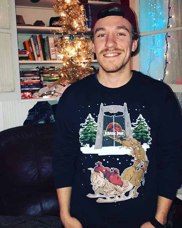 Merry Christmas, ya filthy animals. #xmas #kevinyouresuchadisease 📷&amp;👕: @arielswash