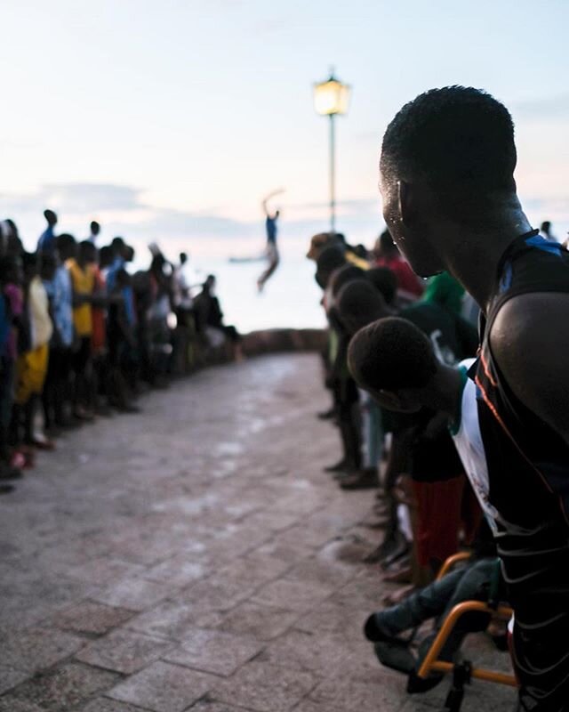 And off he goes ... #Zanzibar #stonetown as we anxiously wait for someone to throw themselves off at the #forodhani #gardens. #tanzania #zanzibar #africa #teens #boys #diving #jump #artbymaheen #fujix #people #ocean #sea