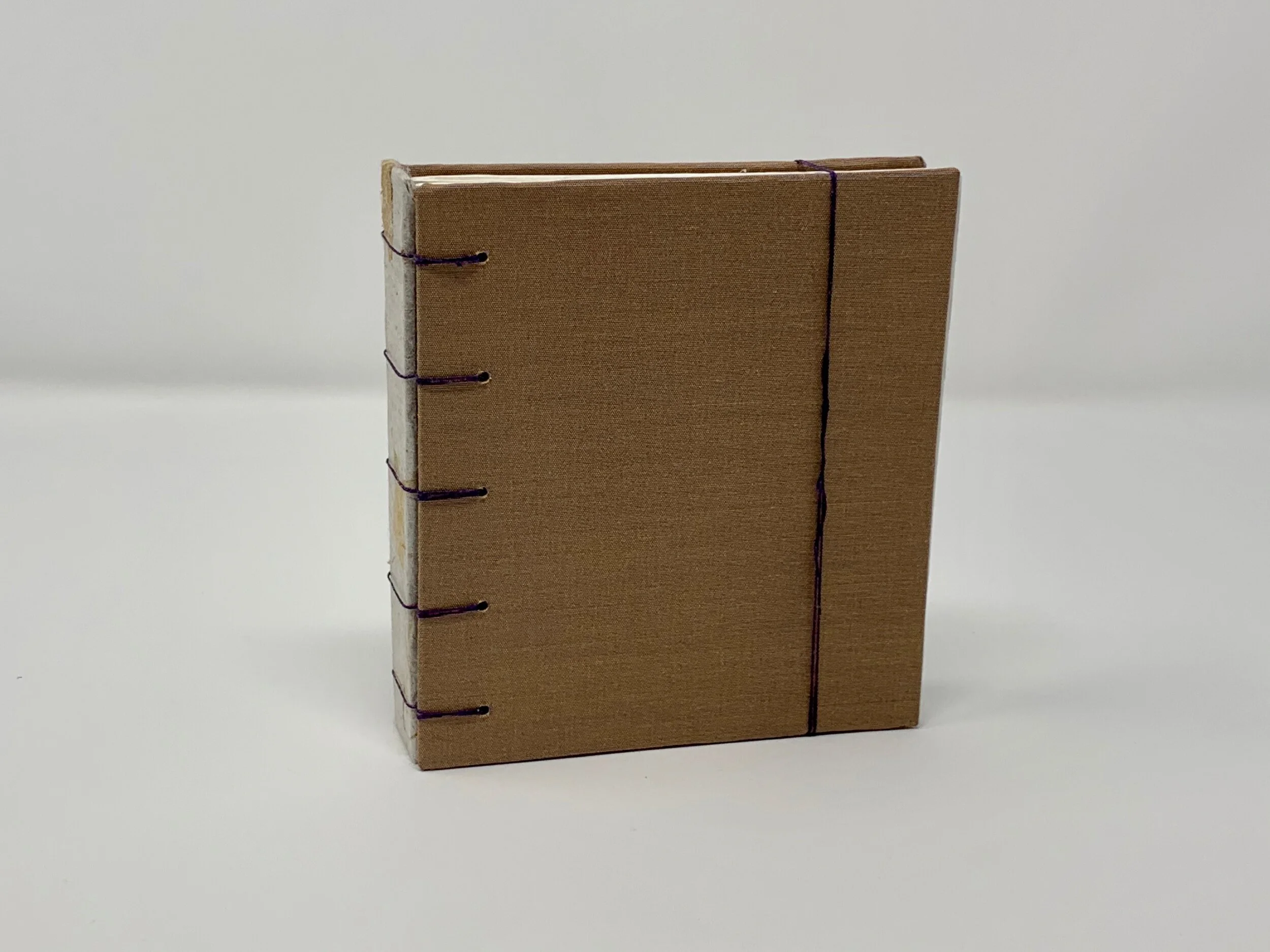 musk belgian binding with pressed spine.jpeg