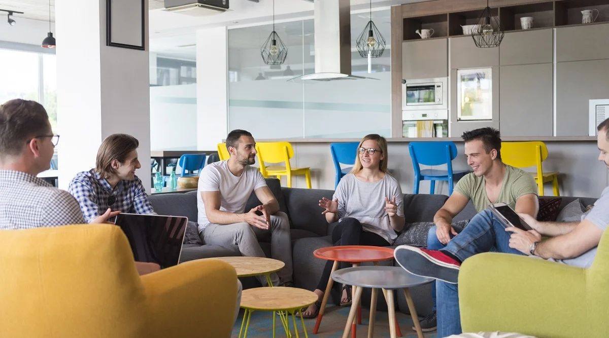 shutterstock_522315271_modern_workplace_meeting_Small.jpg