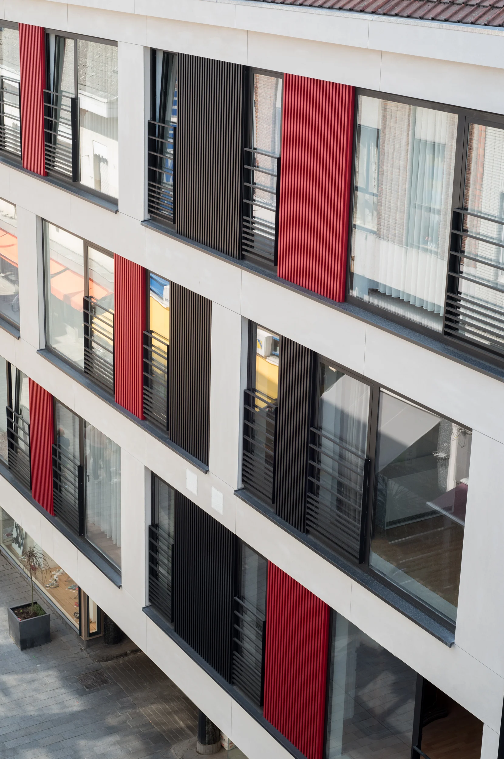 mato aluminium gevelbekleding zwart-rood.jpg