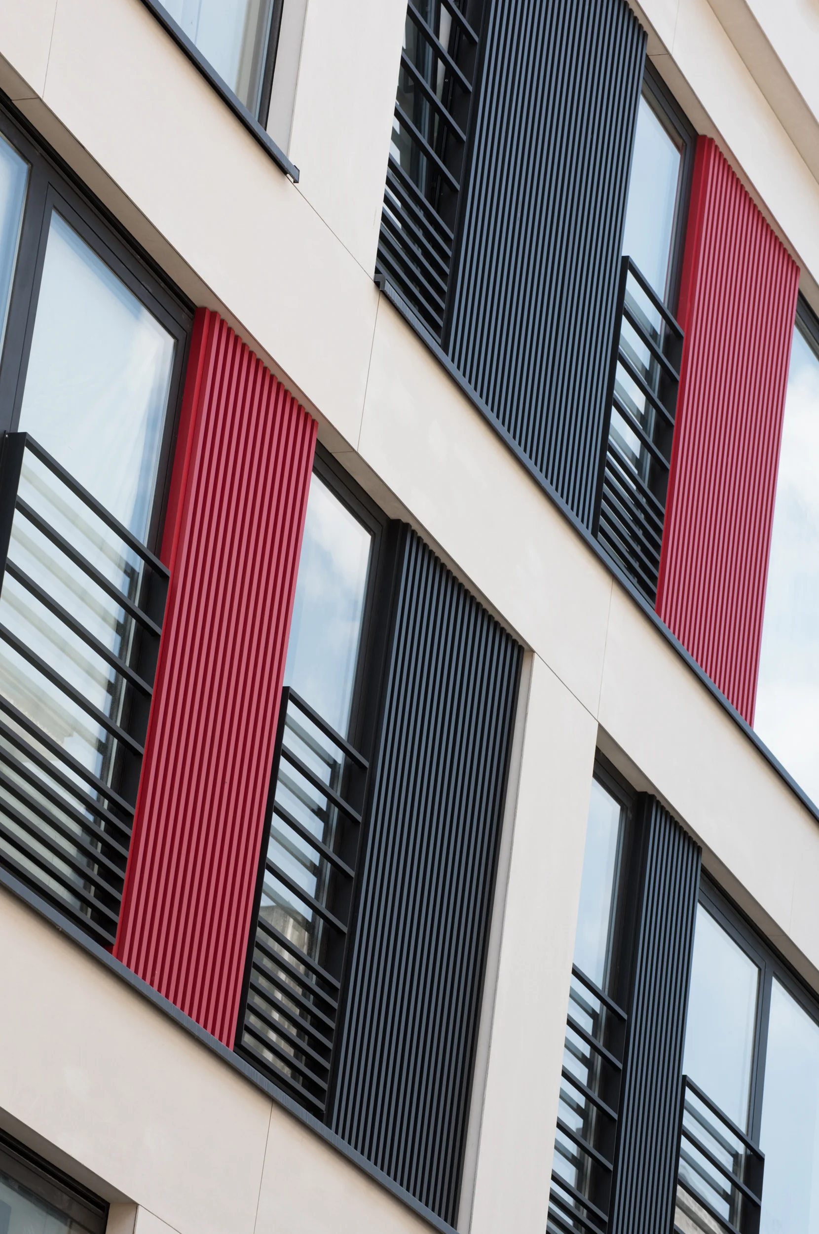 mato aluminium gevelbekleding zwart rood.jpg