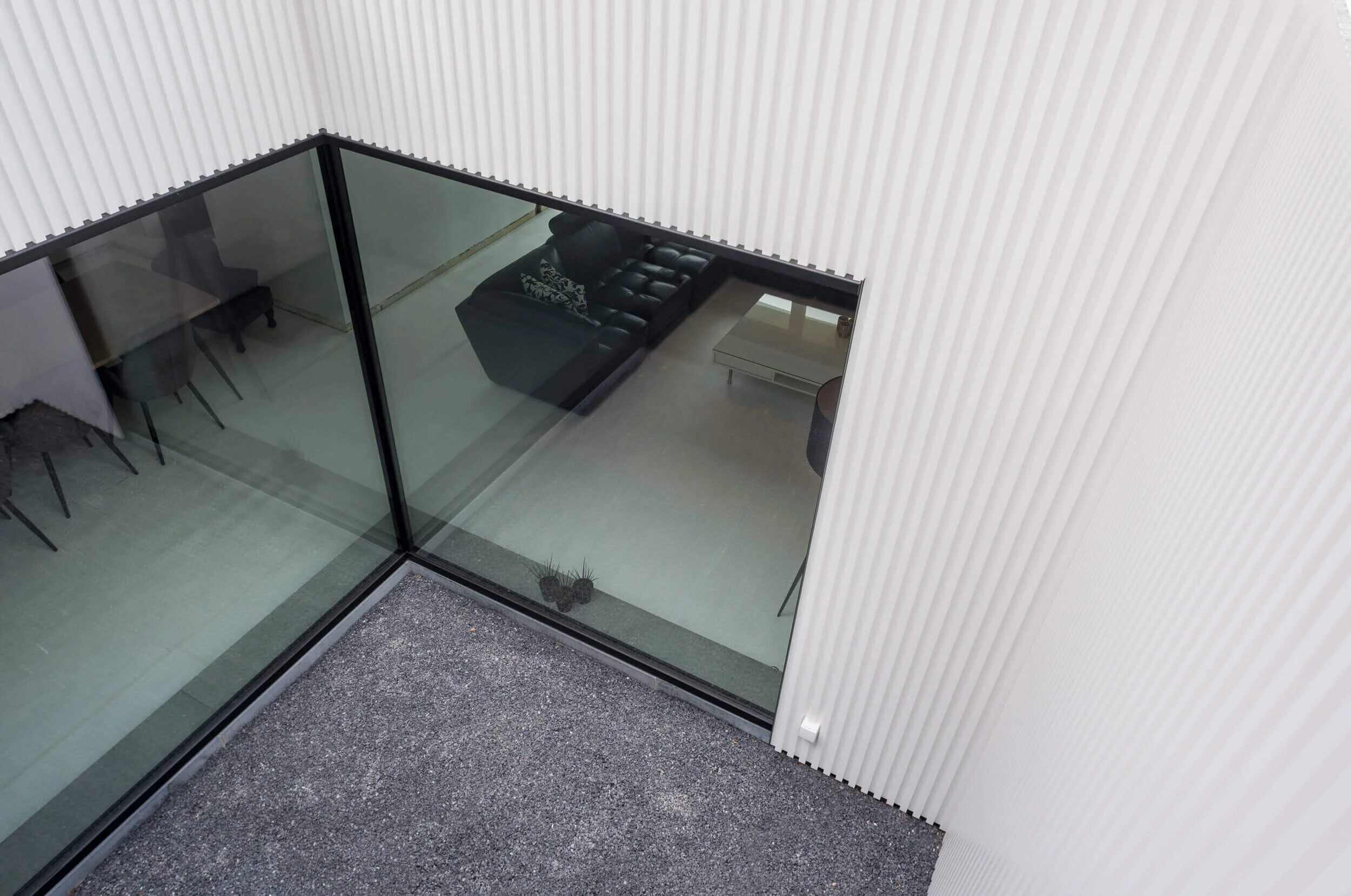 Gerenoveerde woning met strakke aluminium gevelbekleding