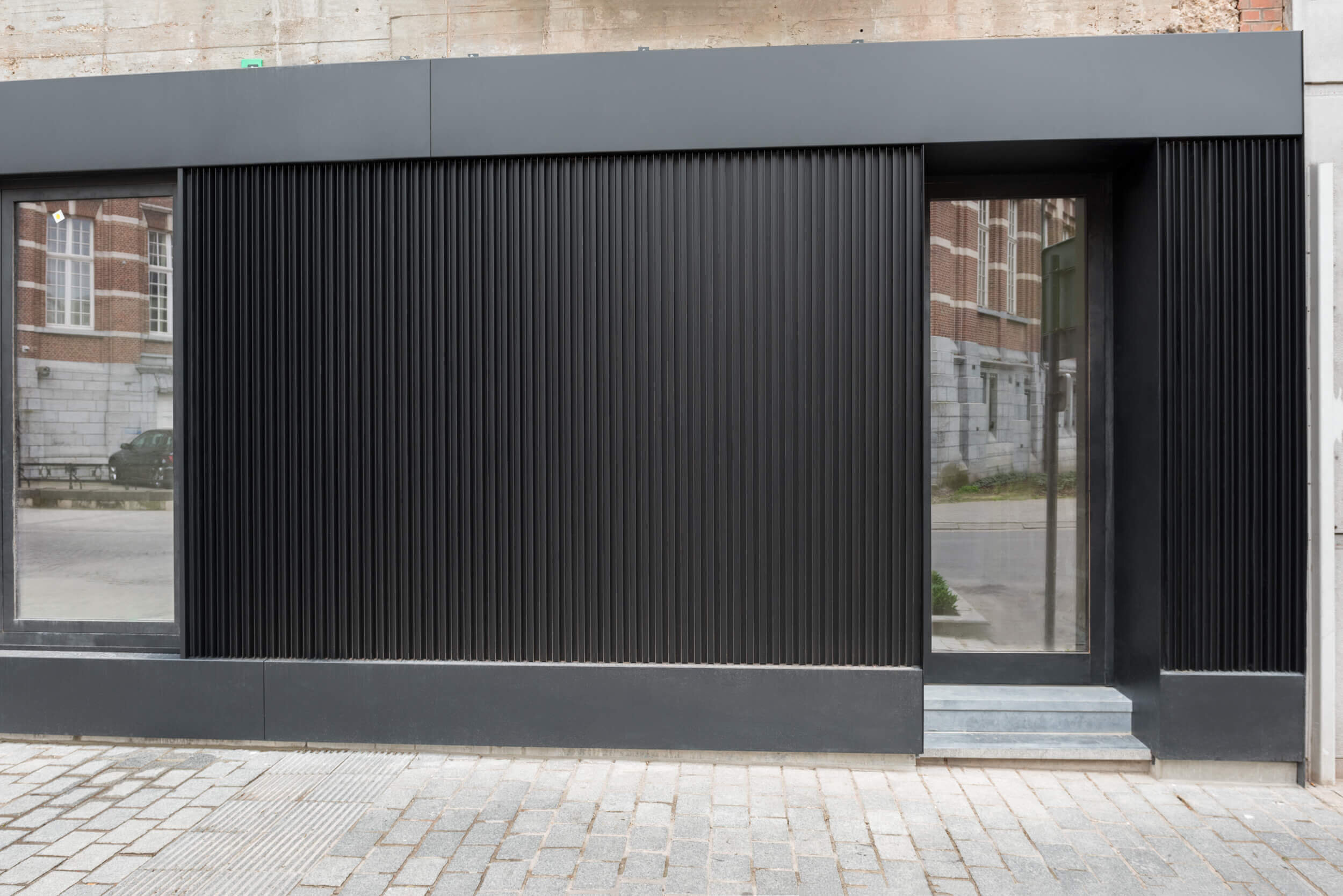 Kantoor en meergezinswoning omgebouwd tot kantoor met vijf appartementen