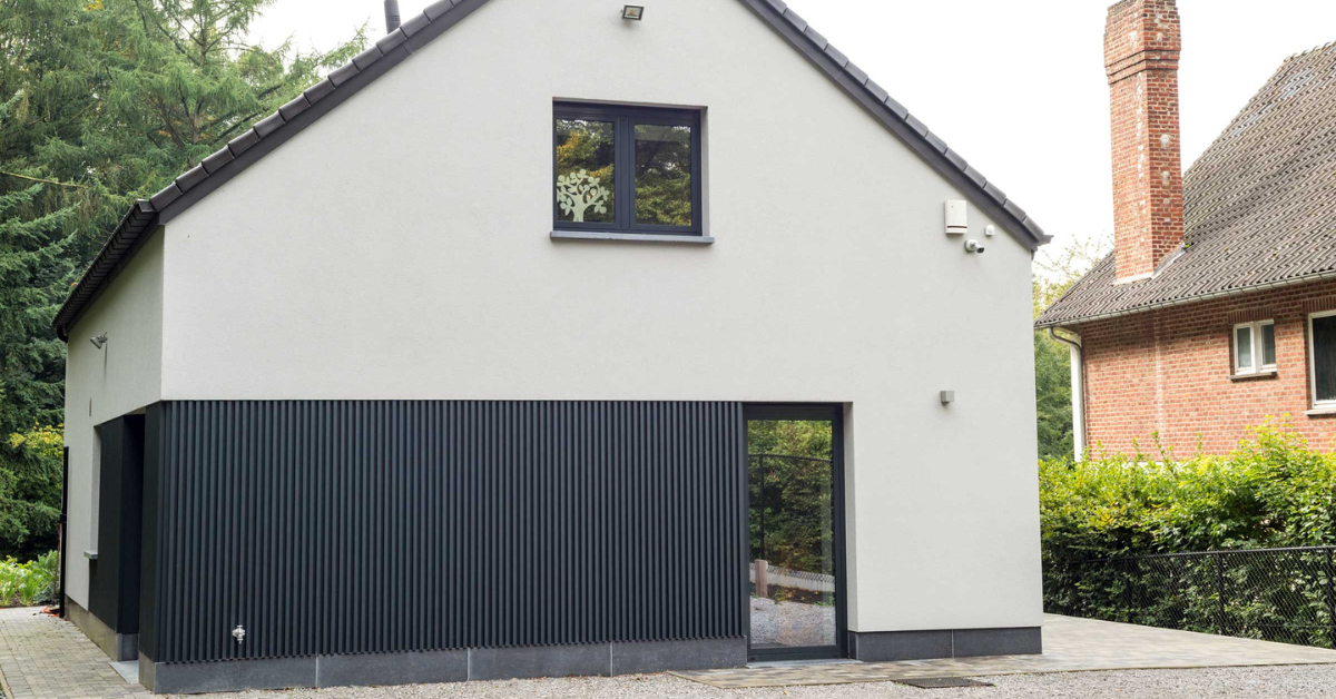 Contrast van crepi gevelbekleding gecombineerd met Mato 2
