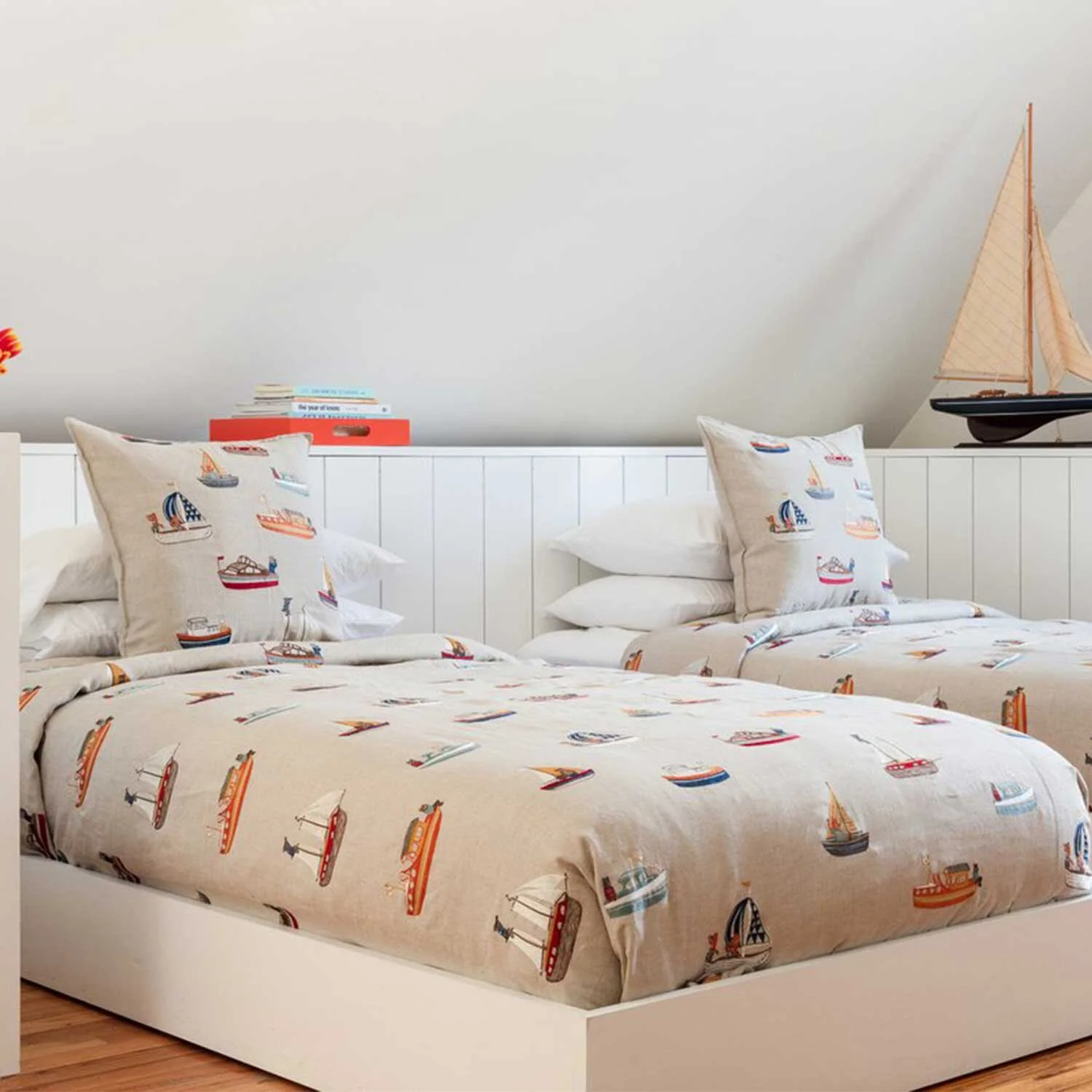 Boats-Pattern-Pillow-bedroom.jpg
