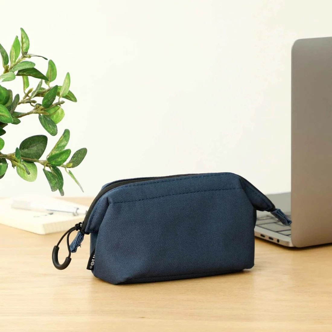 hightide-store-dtla-cornershop-brooklyn-soft-gadget-pouch-small-nahe-gb297-000000007943-17-xl_1100x.jpg.jpeg