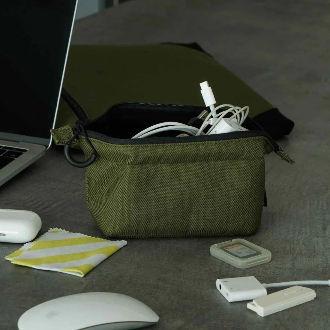 hightide-store-dtla-cornershop-brooklyn-soft-gadget-pouch-small-nahe-gb297-000000007943-19-xl_1100x.jpg.jpeg