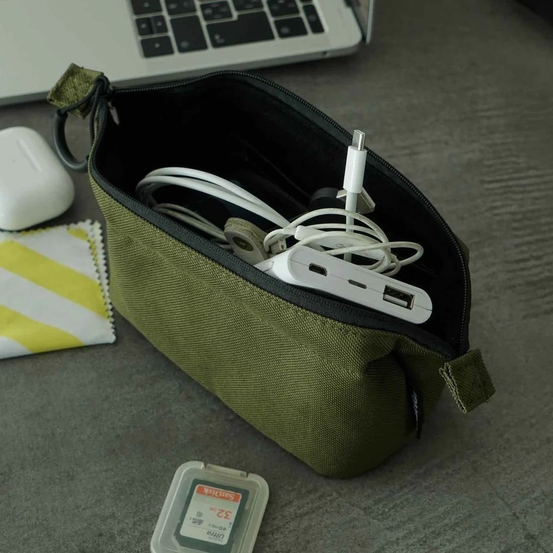hightide-store-dtla-cornershop-brooklyn-soft-gadget-pouch-small-nahe-gb297-000000007943-20-xl_1100x.jpg.jpeg