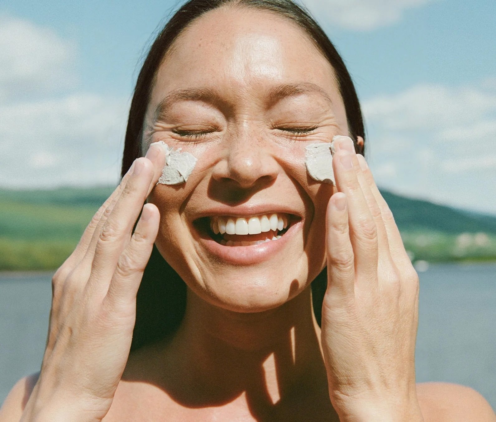 FacePolish_PDP_03_Lifestyle_1.jpg.jpeg