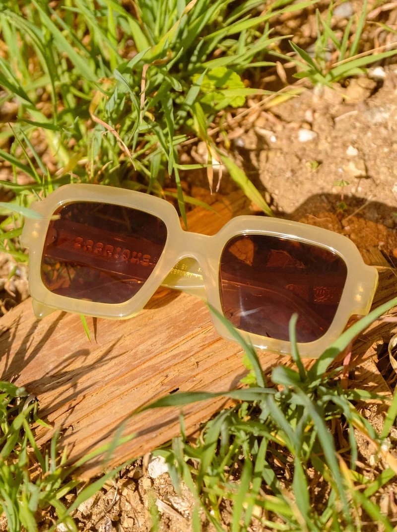 MYSTIQ_SS22_Villa_Vibrant_Brown_L5_800x.jpg.jpeg