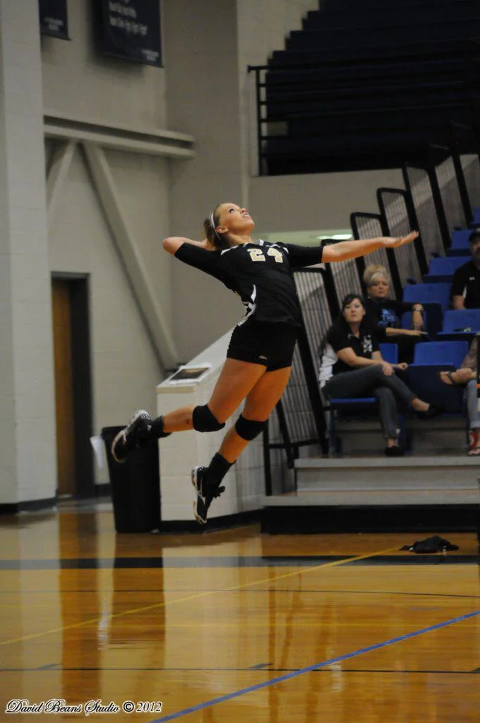 Kendall Jones playing volleyball