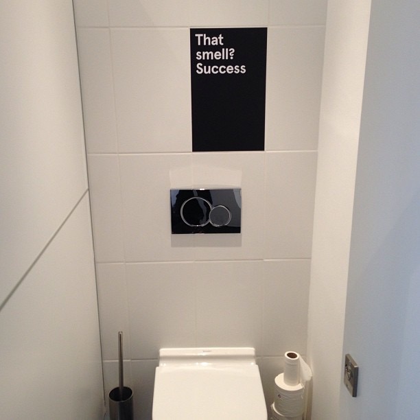 Toilet2.jpg