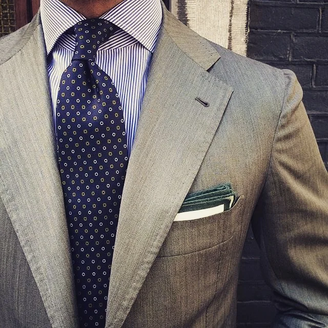 When a man should wear a tie