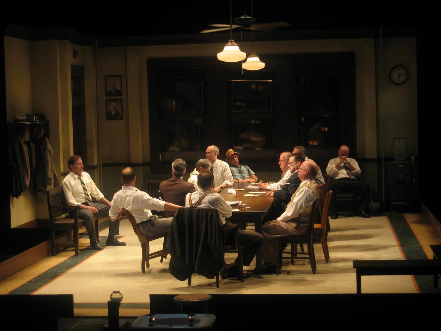 12_Angry_Men_8.jpg