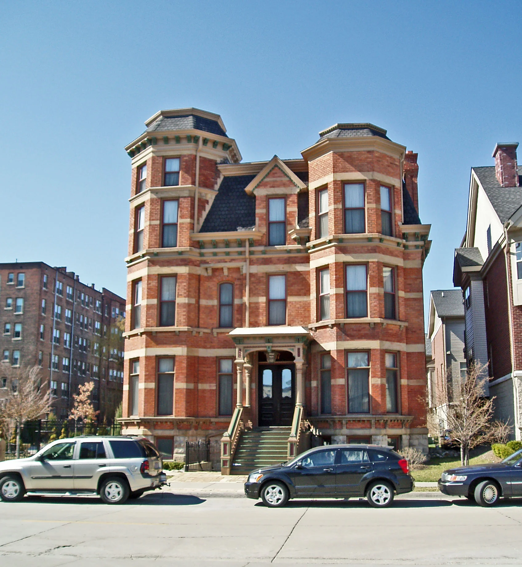 Inn on Winder Brush Park Housed in the original John Harvey Mansion, this small 10-room hotel features luxurious bedding, in-room massages, and more. Conveniently located in Brush Park near Comerica Park with convenient access to the QLine. 97 Winder Street 808.503.1443 Website
