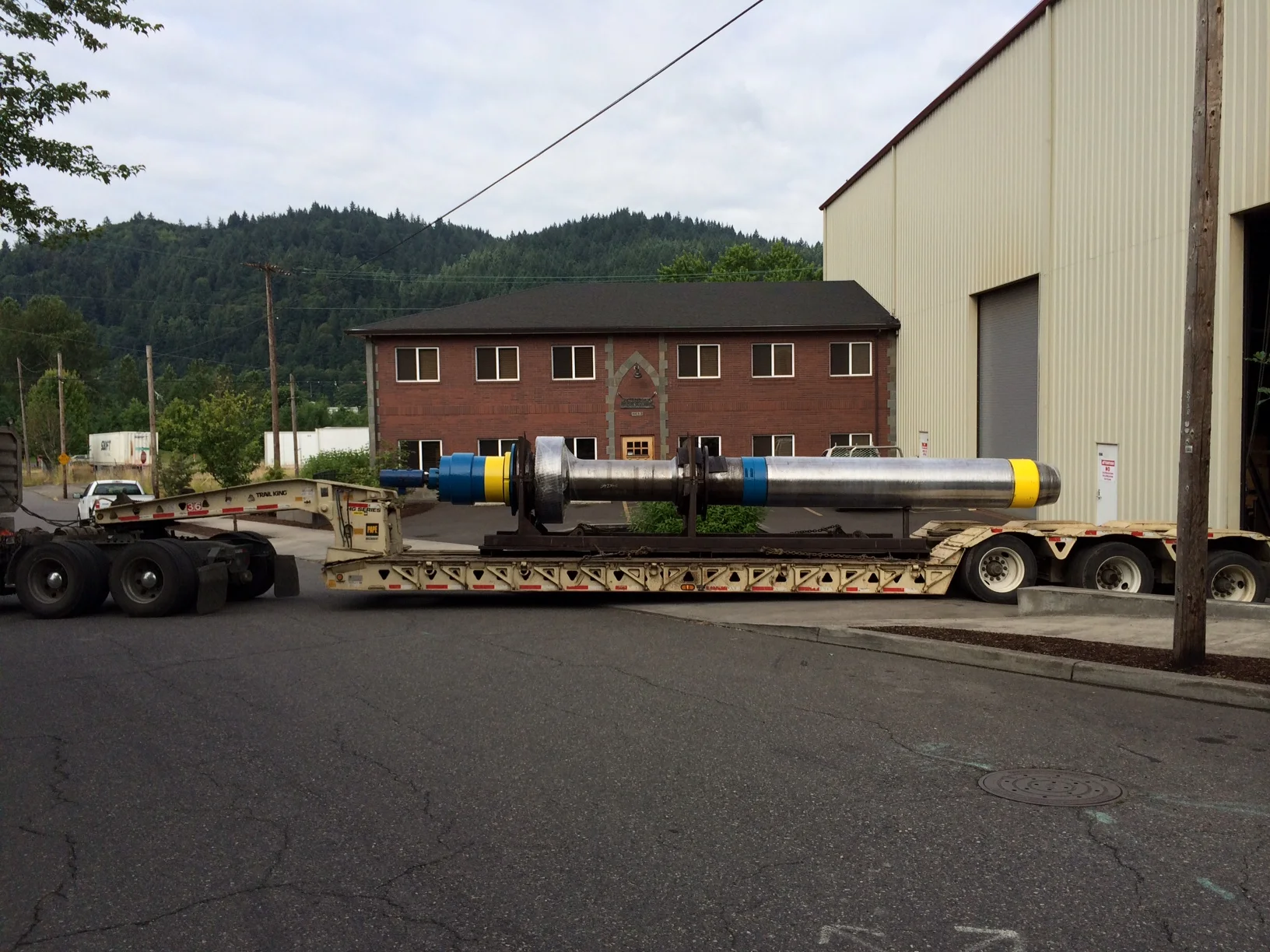 The largest and heaviest parts move in and out of our facilities daily. Rolls, spindles and shaft are our specialty.