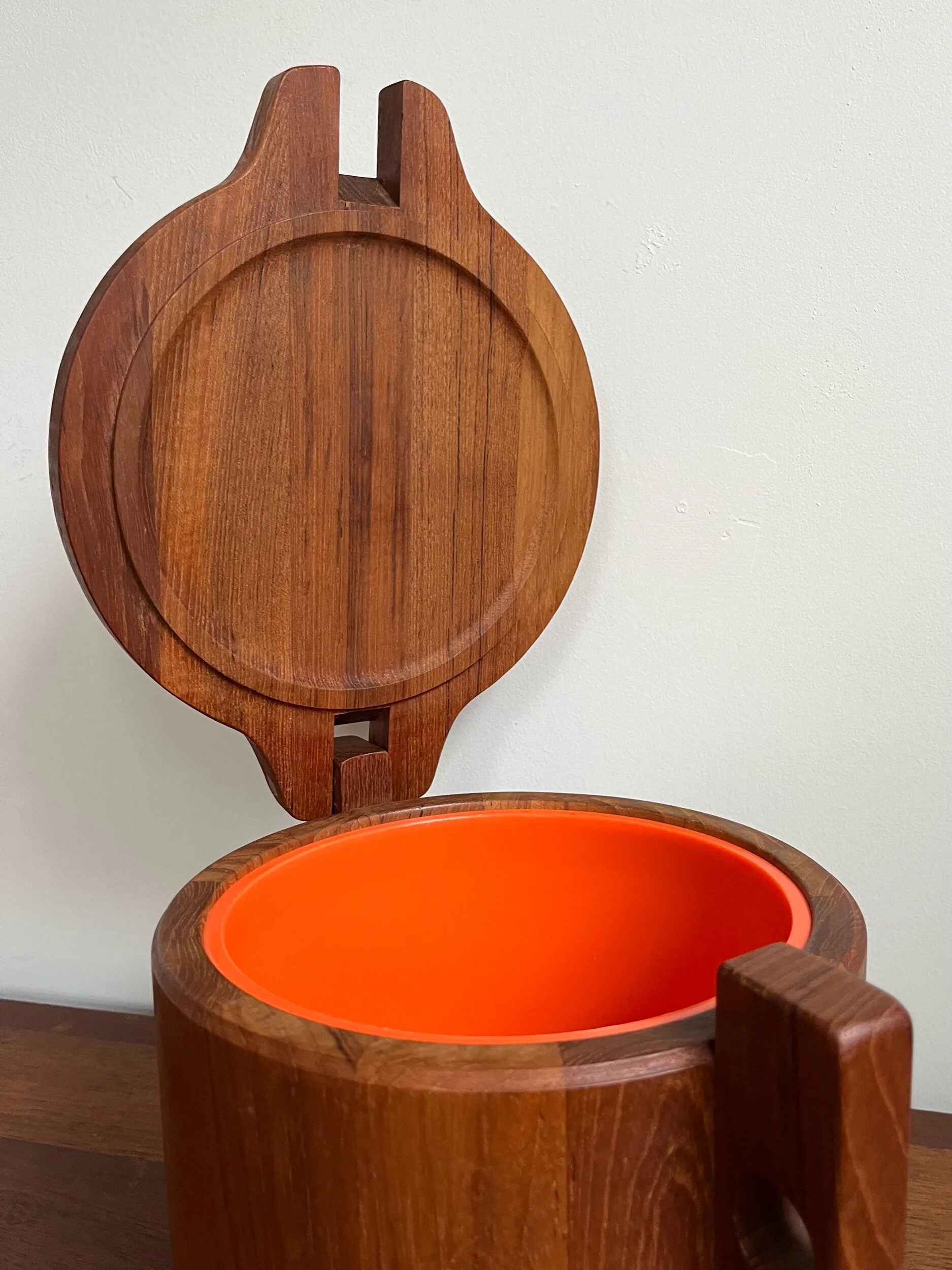 FE7E65A9-CBF7-480D-8259-ED55187C1D39