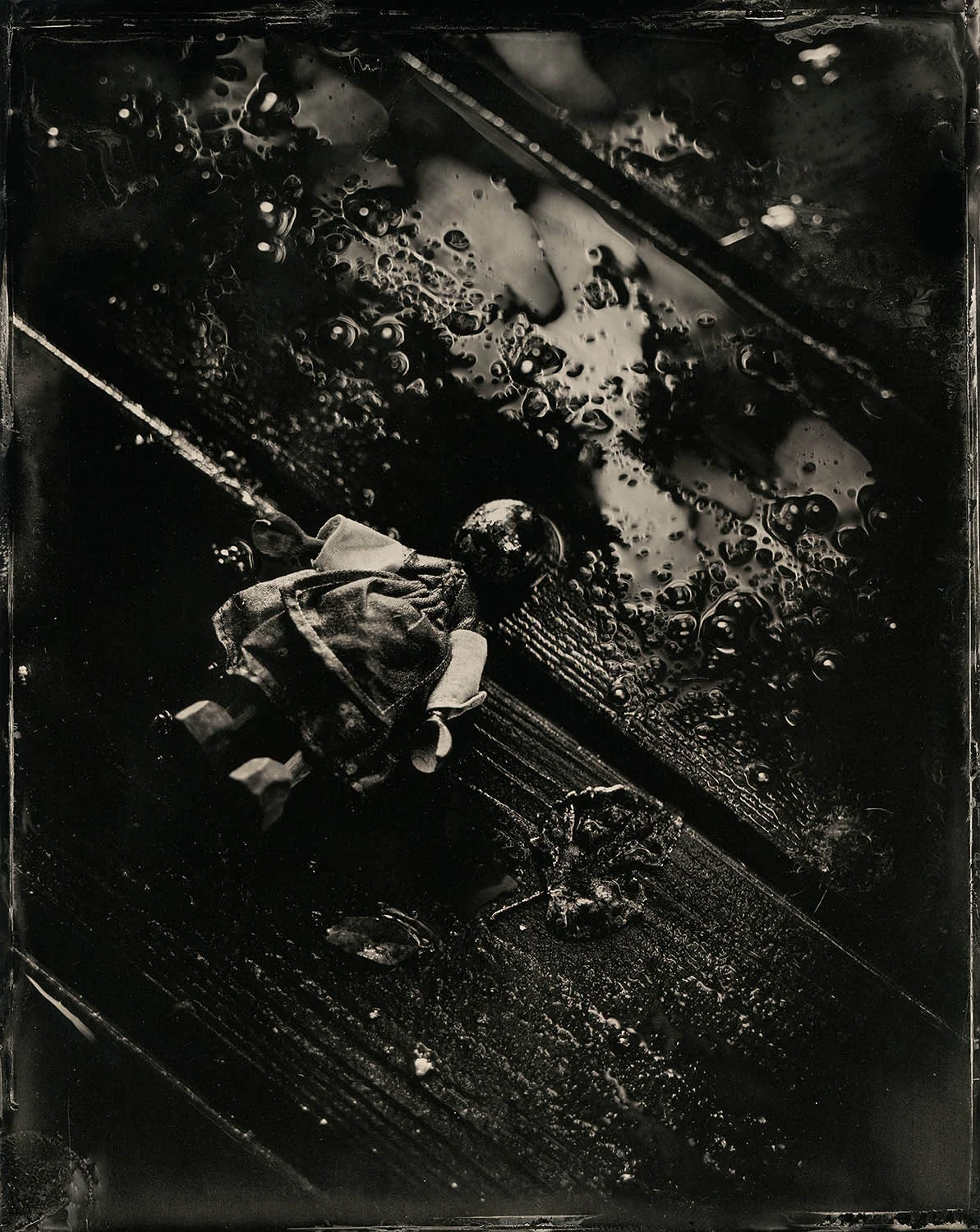 484102408