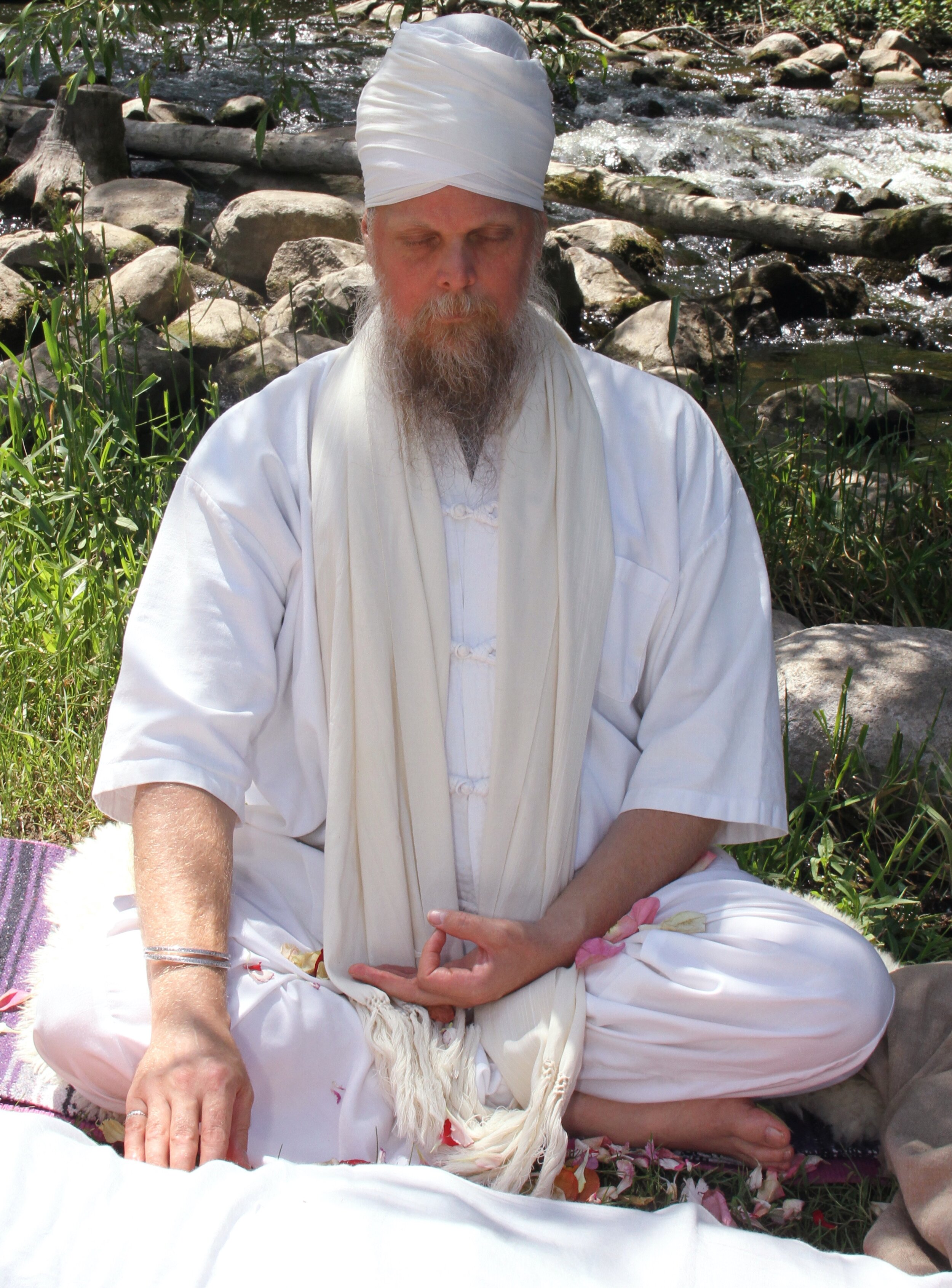 Mohinder Meditating.jpg