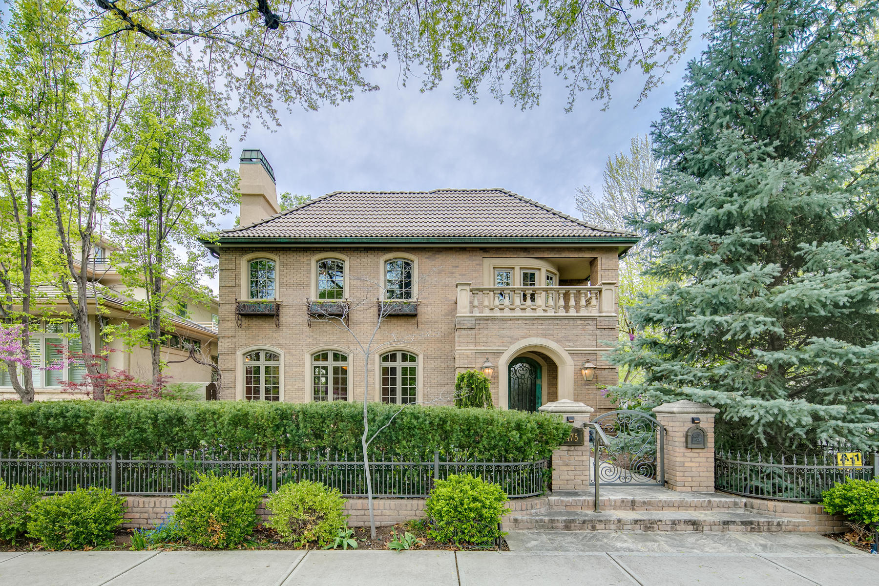 475+Madison+Street-MLS_Size-001-31-ExteriorFront-1800x1200-72dpi.jpg