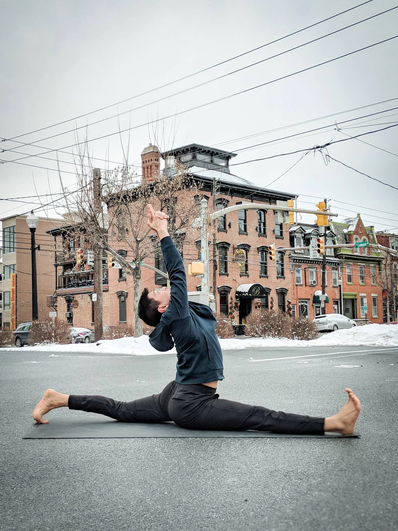 Lululemon splits.jpg