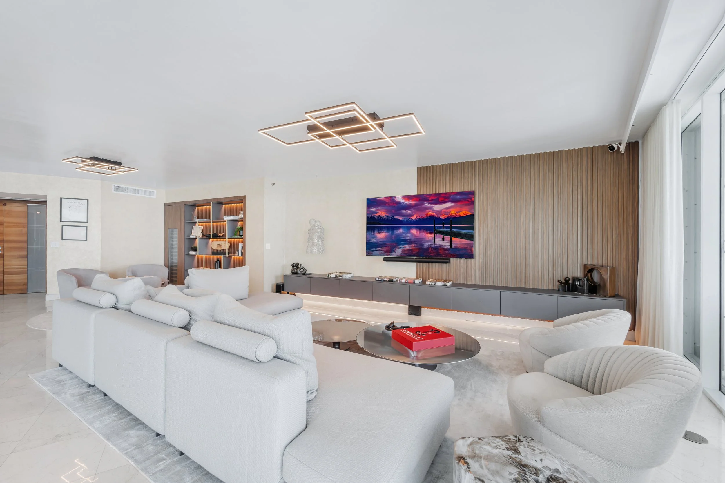 2127 Brickell Apt 2302 (19).jpg
