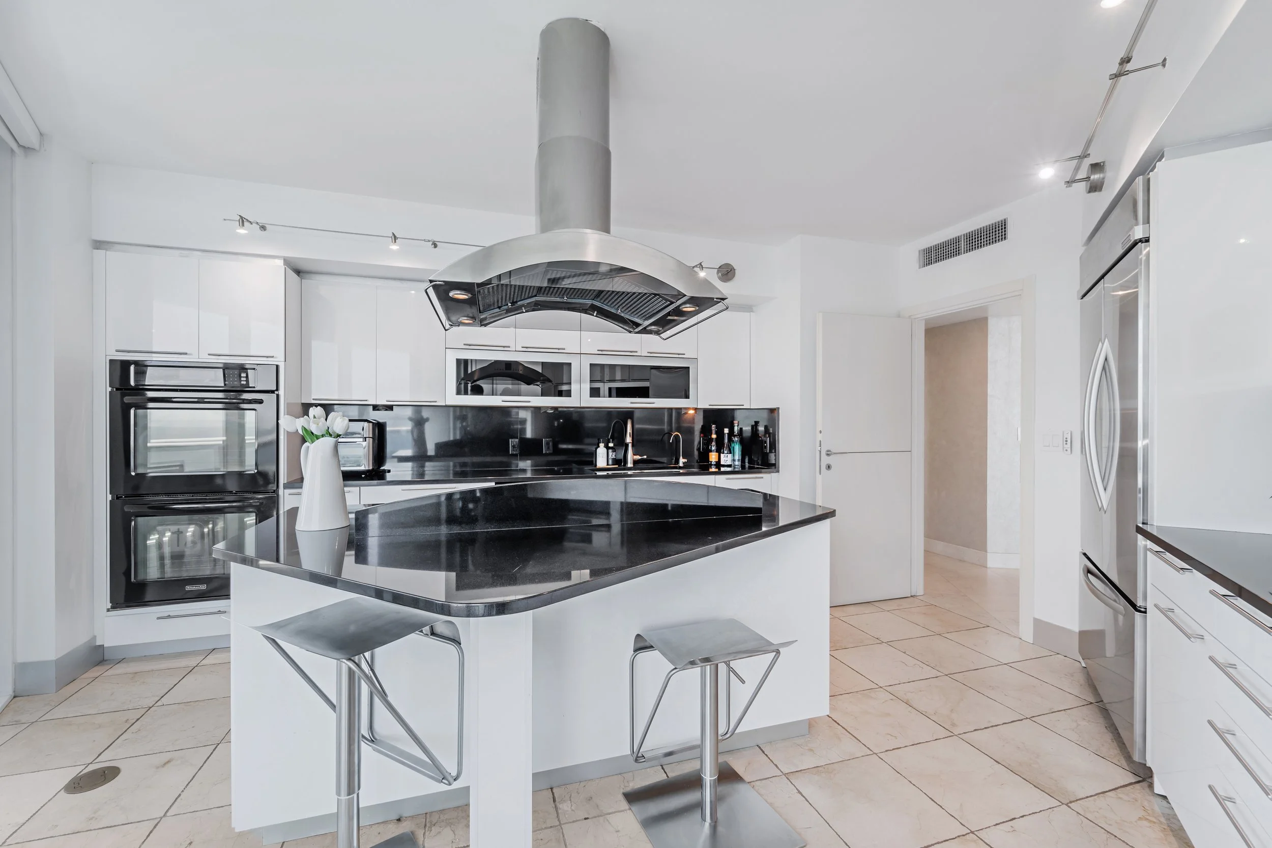 2127 Brickell Apt 2302 (28).jpg