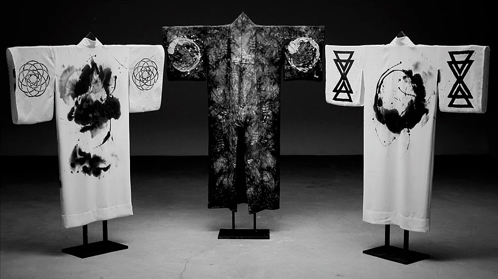 SCRIPTURA_HANDPAINTED_KIMONO_AEROSYNLEX.jpg