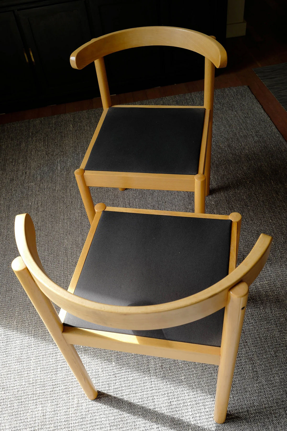 Two chairs available. (click to enlarge)