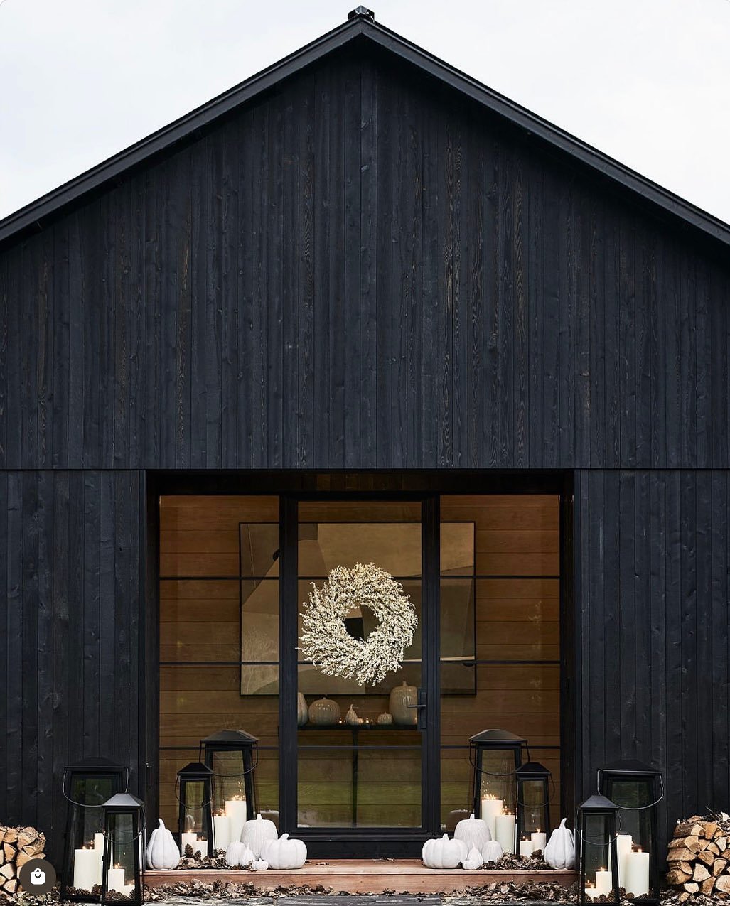 🍁 Fall Front Door Inspo | Designer Picks 🍂
From timeless neutrals to bold autumn tones, these 11 entryways are full of seasonal charm and curb appeal. Whether you&rsquo;re into layered textures, natural elements, or a touch of drama &mdash; there&r