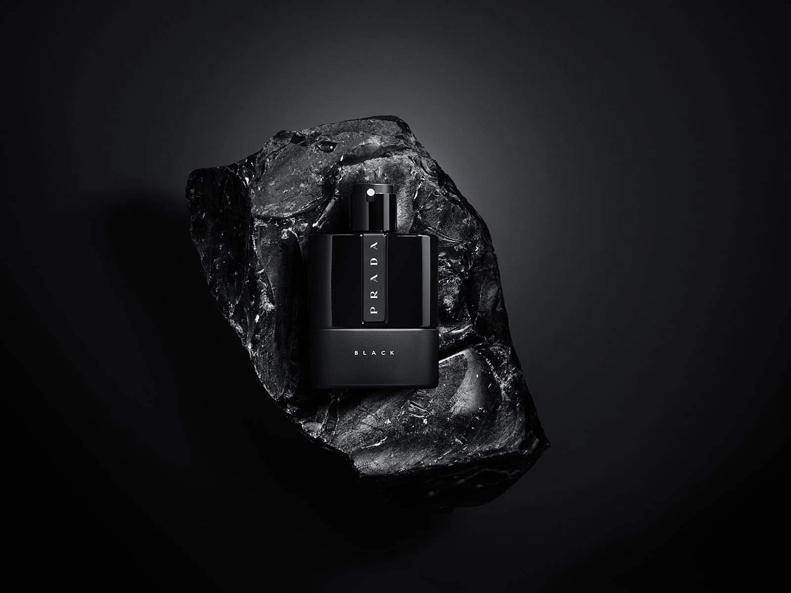  CLIENT: 
&nbsp;&nbsp;&nbsp;&nbsp;&nbsp;
Prada ©
&nbsp;&nbsp;&nbsp;&nbsp;&nbsp;&nbsp;&nbsp;&nbsp;&nbsp;&nbsp;
 PHOTOGRAPHER: 
&nbsp;&nbsp;&nbsp;&nbsp;&nbsp;
Robin Guittat