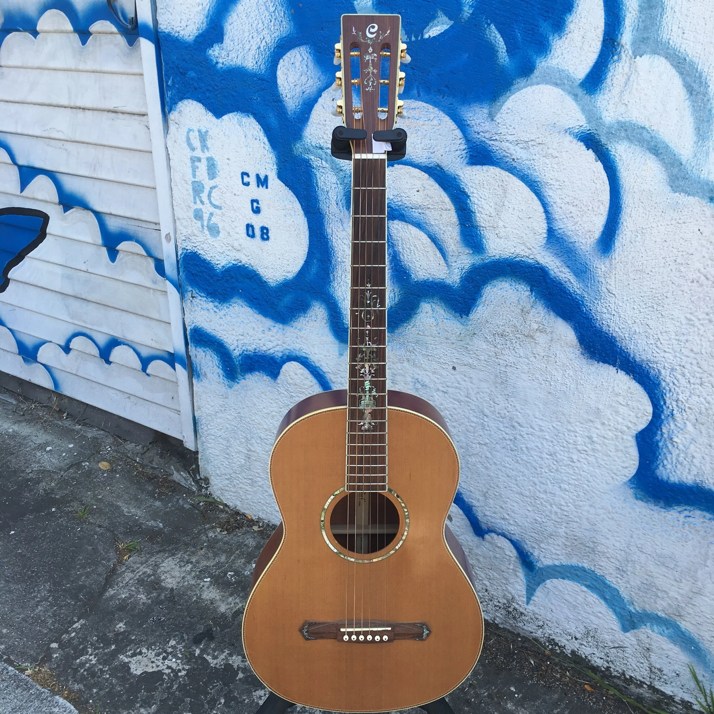 1900 Solid Top Acoustic