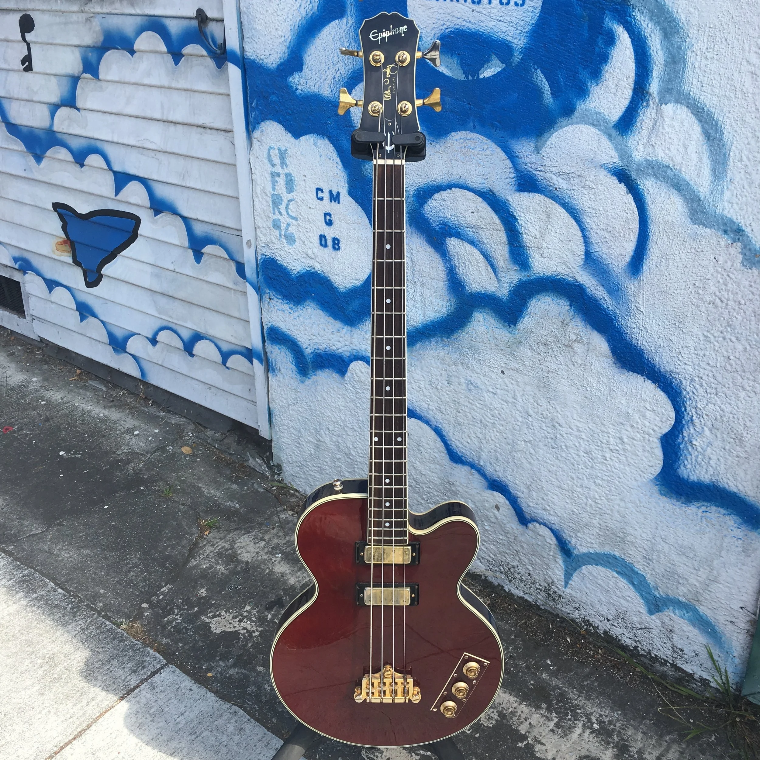 Hollow Epiphone Bass