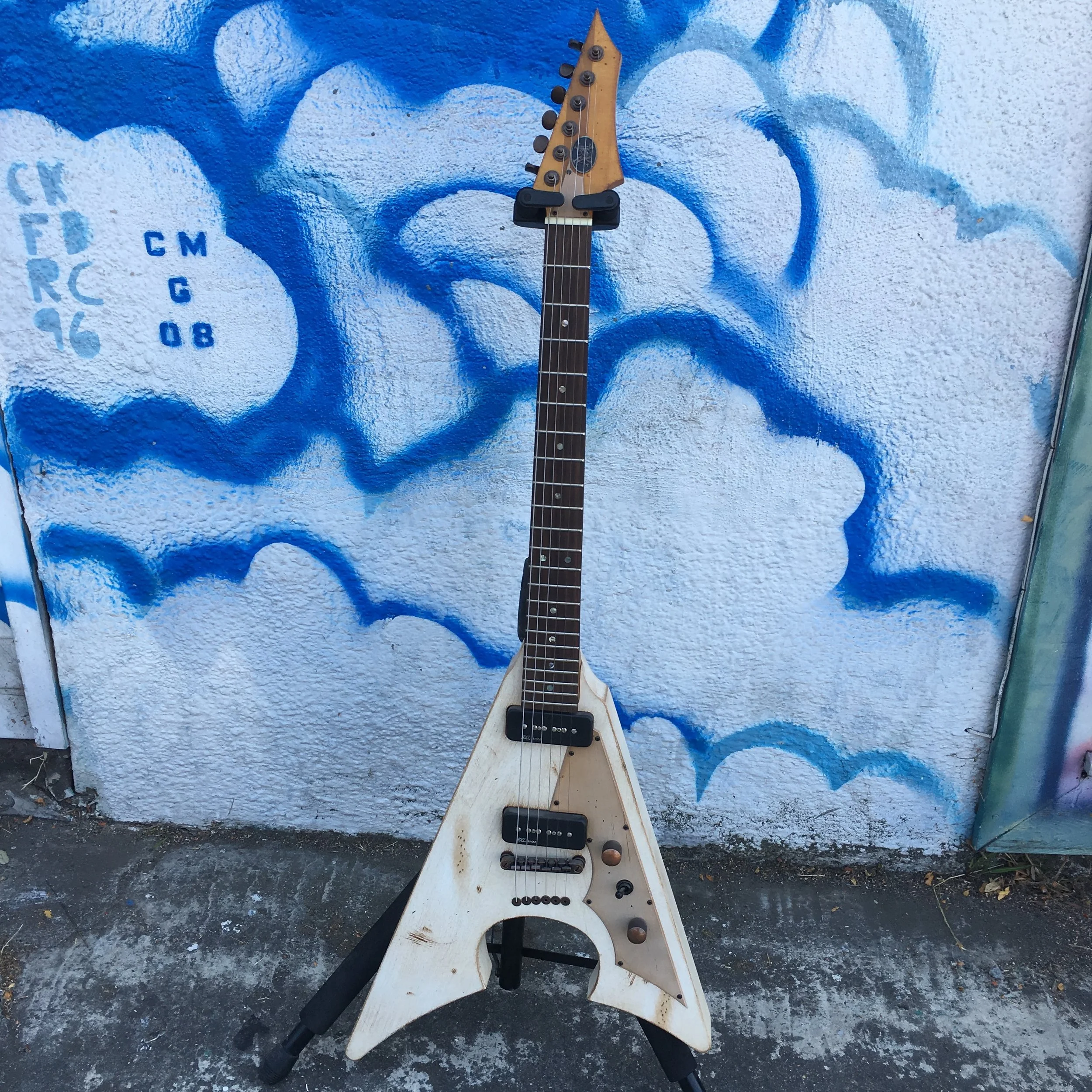 Cort flying V