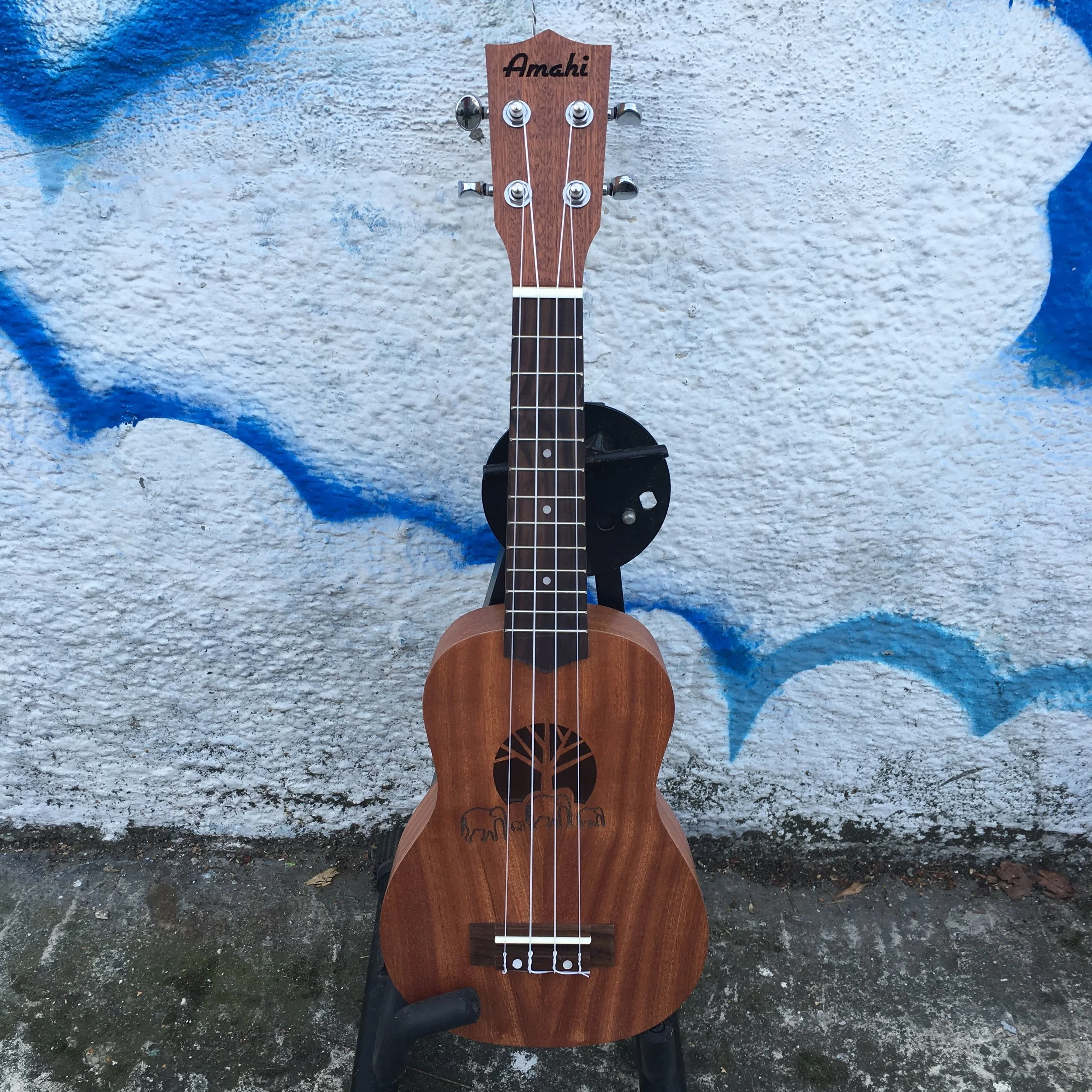 Amahi Uke w/ Elephant carving