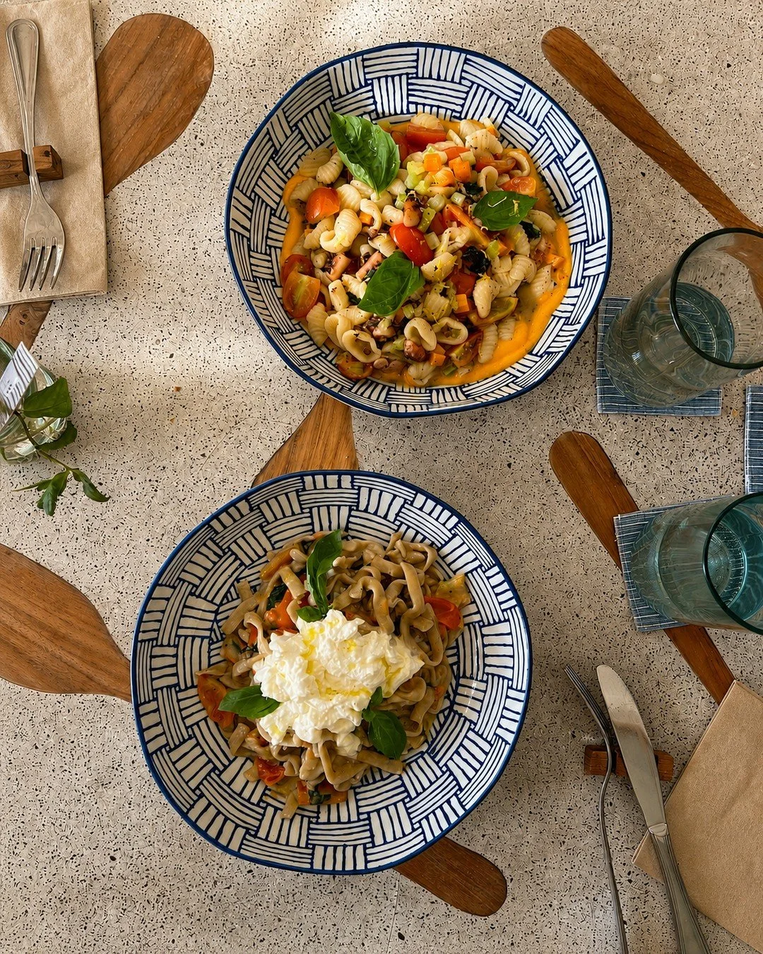 A little reminder to put yourself first <3⁠
⁠
Preferably with fresh pasta, basil on top, creamy textures, bright flavors, and comfort that doesn&rsquo;t come with a food coma.⁠
⁠
Our dishes are rooted in our belief in health through food: honest i