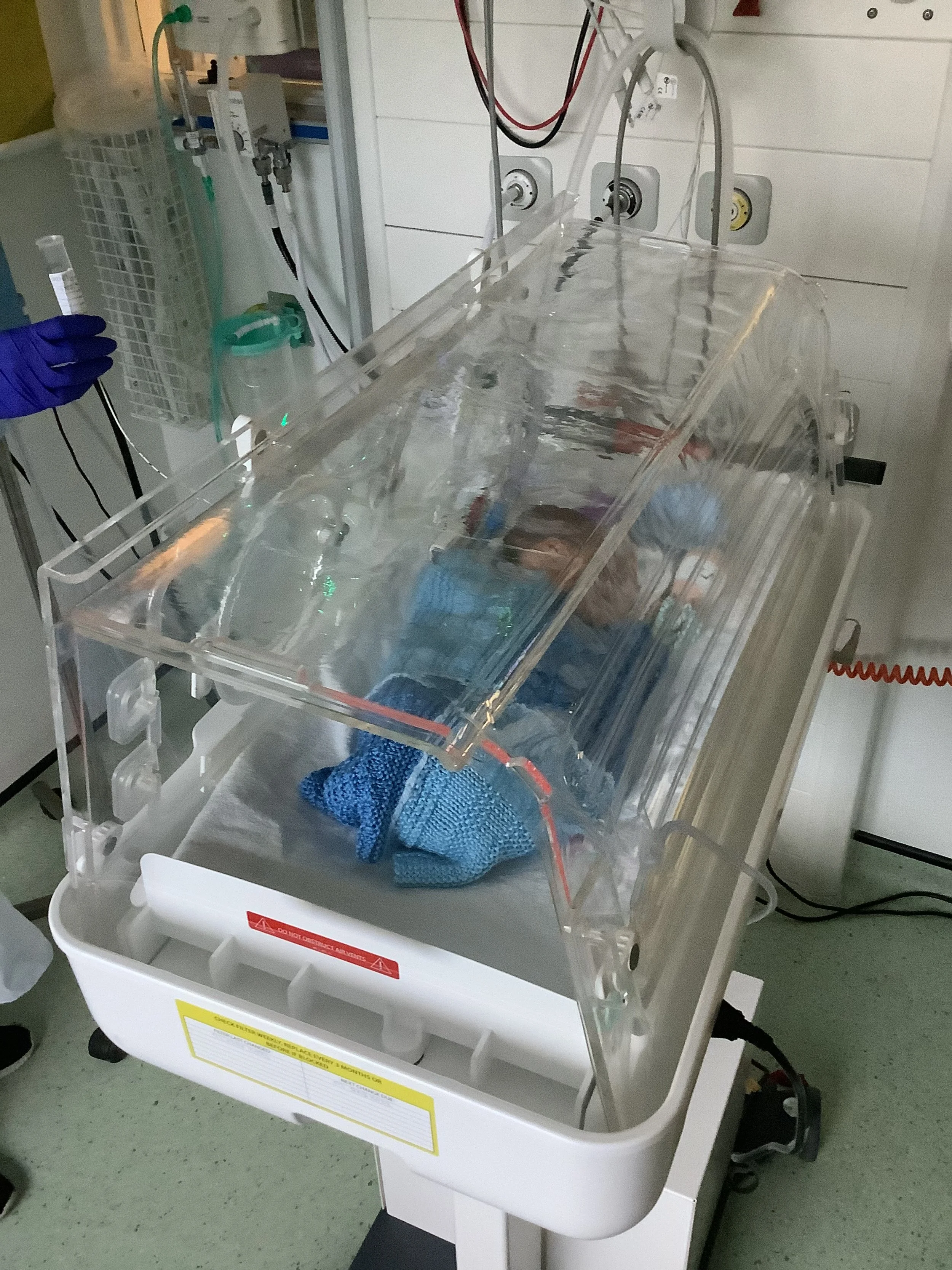 First clinical use PR — mOm Incubators