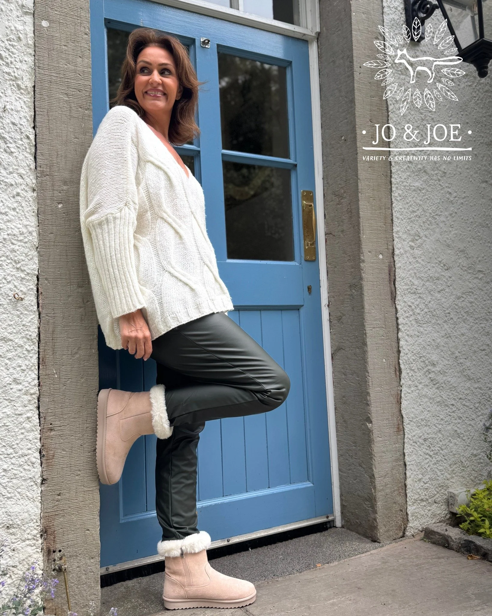 How we're styling our MULBERRY boots😍

Designed for ultimate comfort and effortless style, these cosy boots feature a soft faux suede upper and a plush faux fur collar that adds both elegance and warmth to any look. Perfect for chilly days at home o