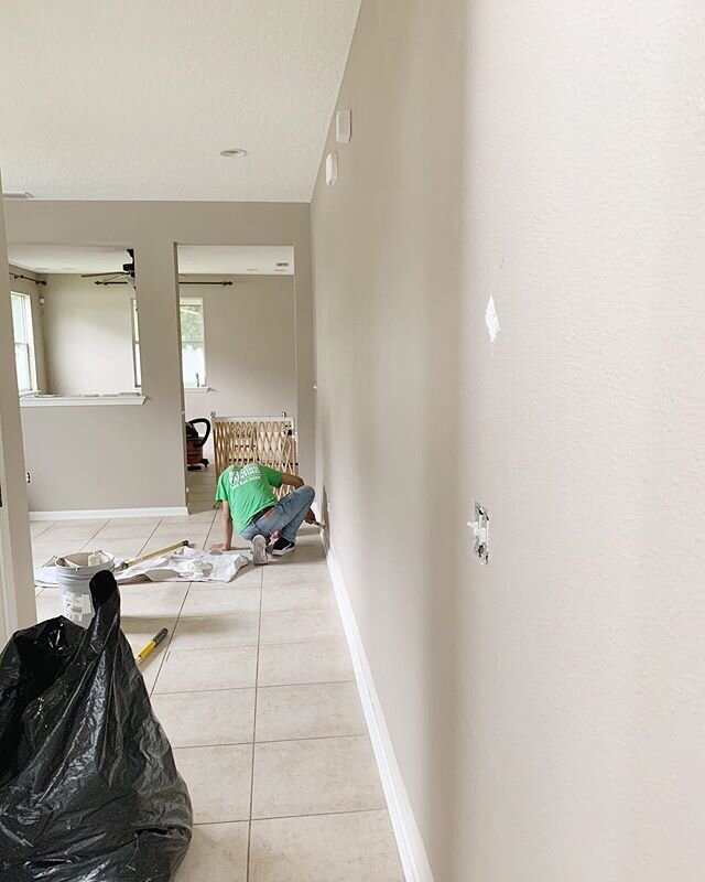 Our paint team is giving this room a bright, new look! 😍 We can&rsquo;t wait to show you the finished product. 🙌