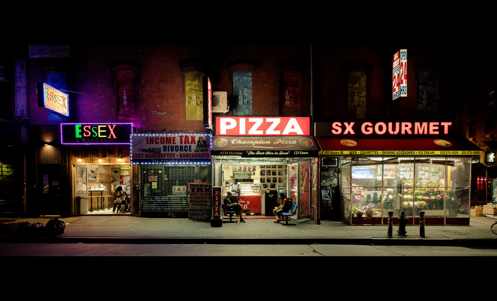 (Sony ILCE-7RM2 + Zeiss Loxia 21mm f/2.8) ISO 2000 - Love this wide angle look of Essex Street late night in the city that never sleeps!
