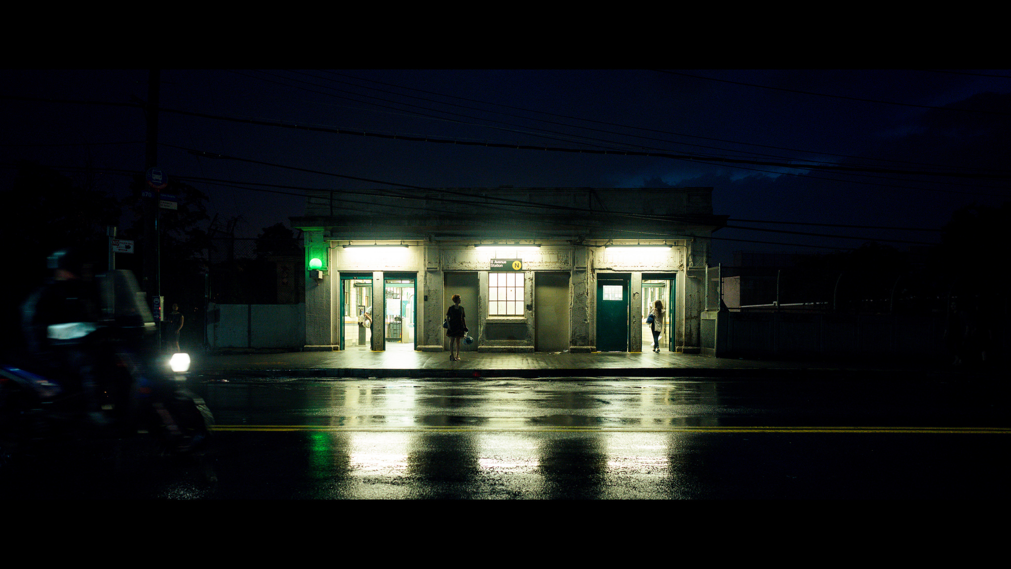 (Sony ILCE-7RM2 + Zeiss Loxia 21mm f/2.8) ISO 2500 - A couple blocks later I caught another one! I saw that light and had to try and capture it. The Loxia did a great job.