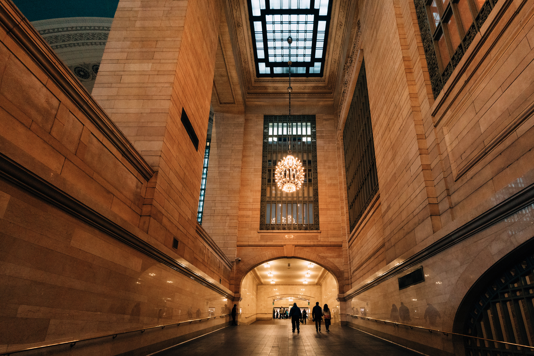 Sony A7Rii + Voigtlander SUPER WIDE-HELIAR 15mm F4.5 III - ISO 3200 1/80 - At 15mm it's amazing how much of this iconic scene at Grand Central you can fit in to the frame. 
