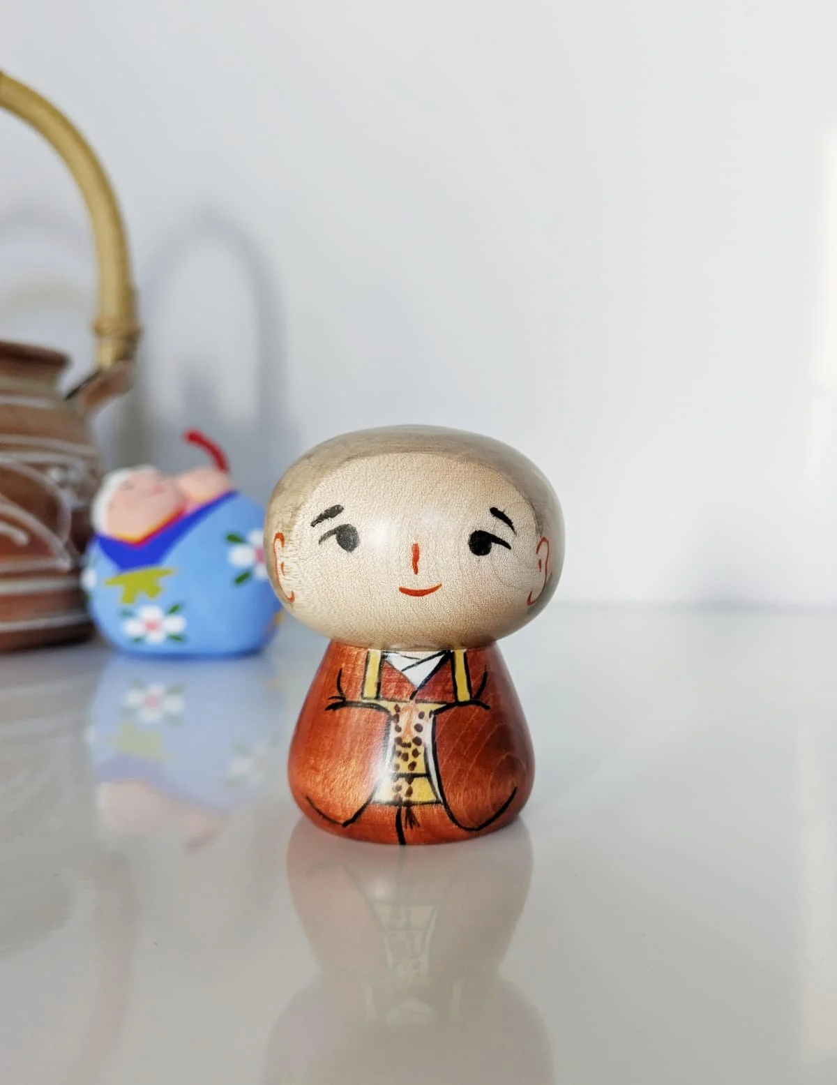 Petite kokeshi moine, par Réka Toth-Vasarhélyi