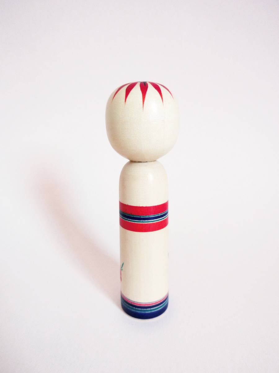 Wink kokeshi and peach flower by Kanou Hiroshi