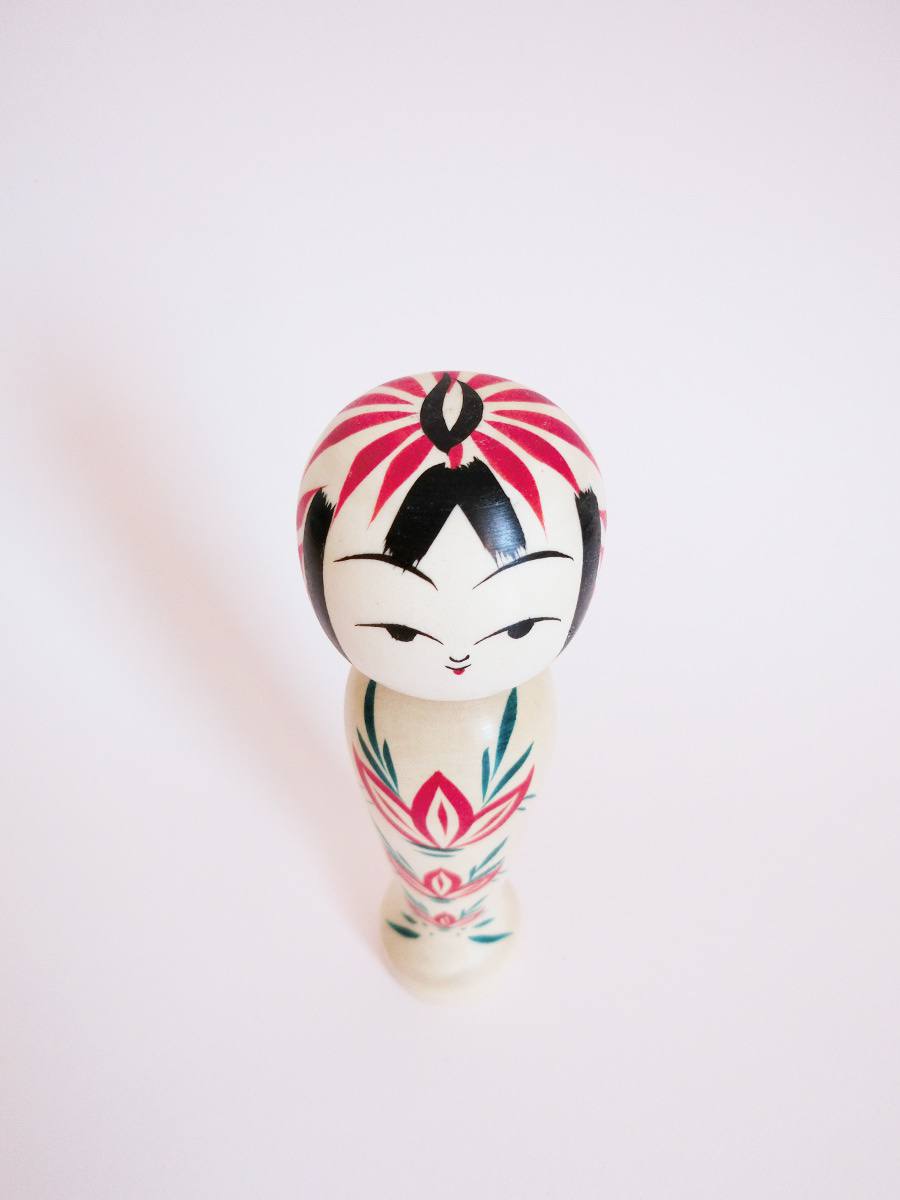 Chubby kokeshi doll by Kanou Hiroshi