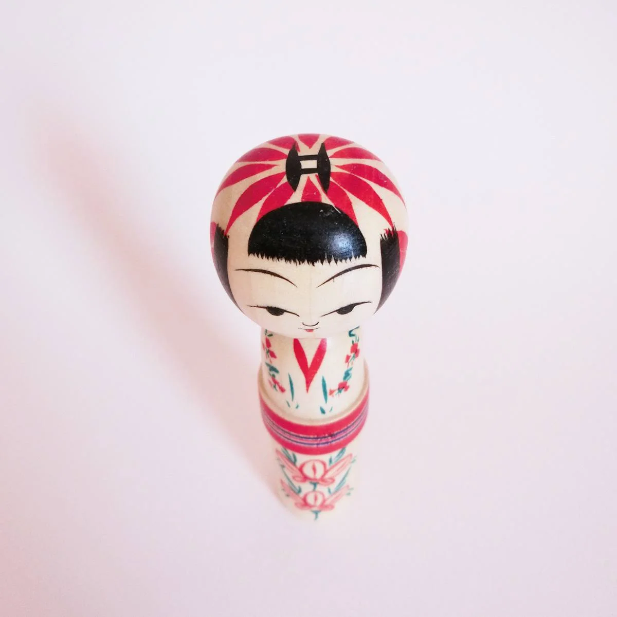 Red obi kokeshi girl by craftsman Kanou Hiroshi